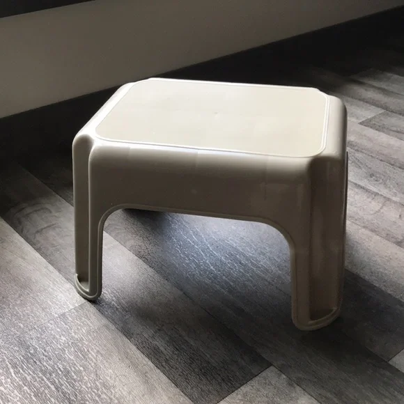 Rubbermaid Cream Stool - Picture 3 of 6